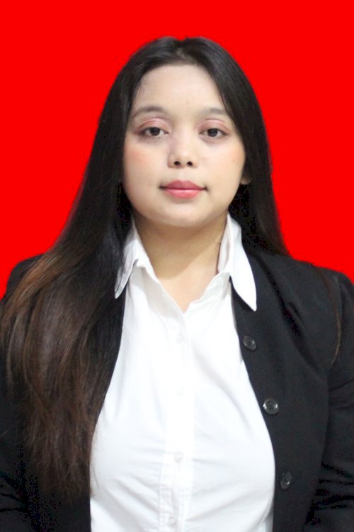 JULIA SAFHIRA